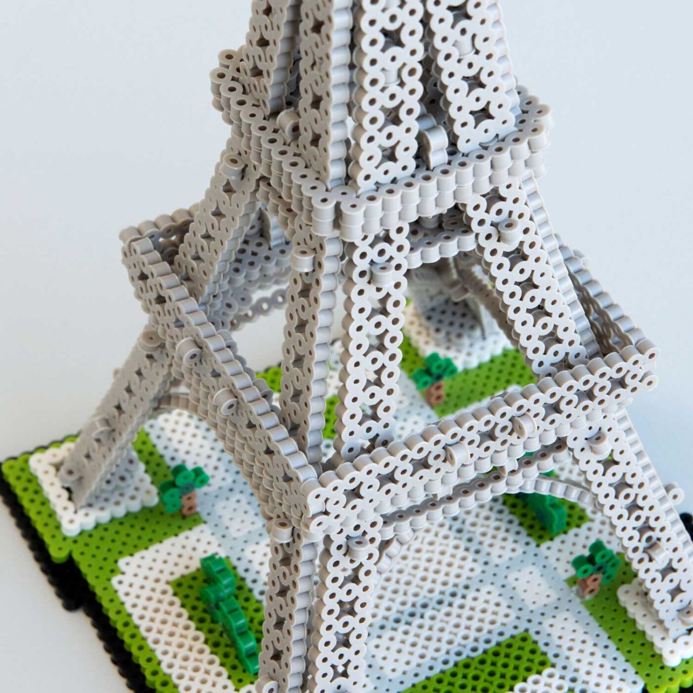 エッフェル塔 | CATALOG | PERLER BEADS® | ブランド一覧